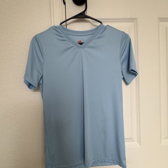 (Bundle) 6 Workout Tops in Sizes Small/Medium - Picture 4 of 9